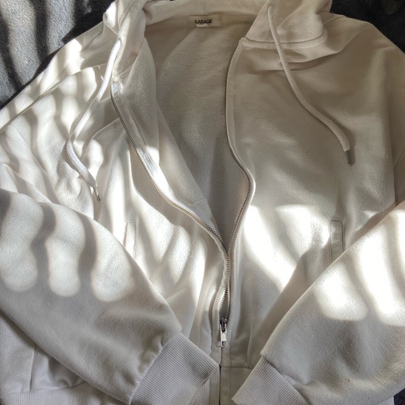 Garage crop zip-up - Picture 3 of 5